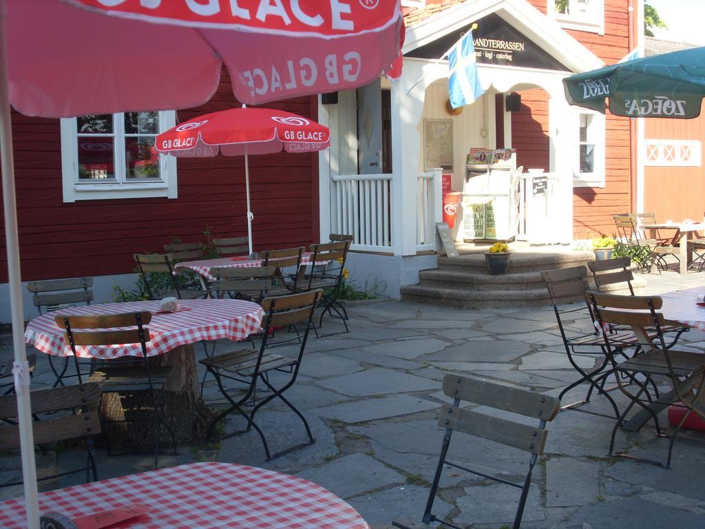 Strandterrassen Hostel Гренна Экстерьер фото